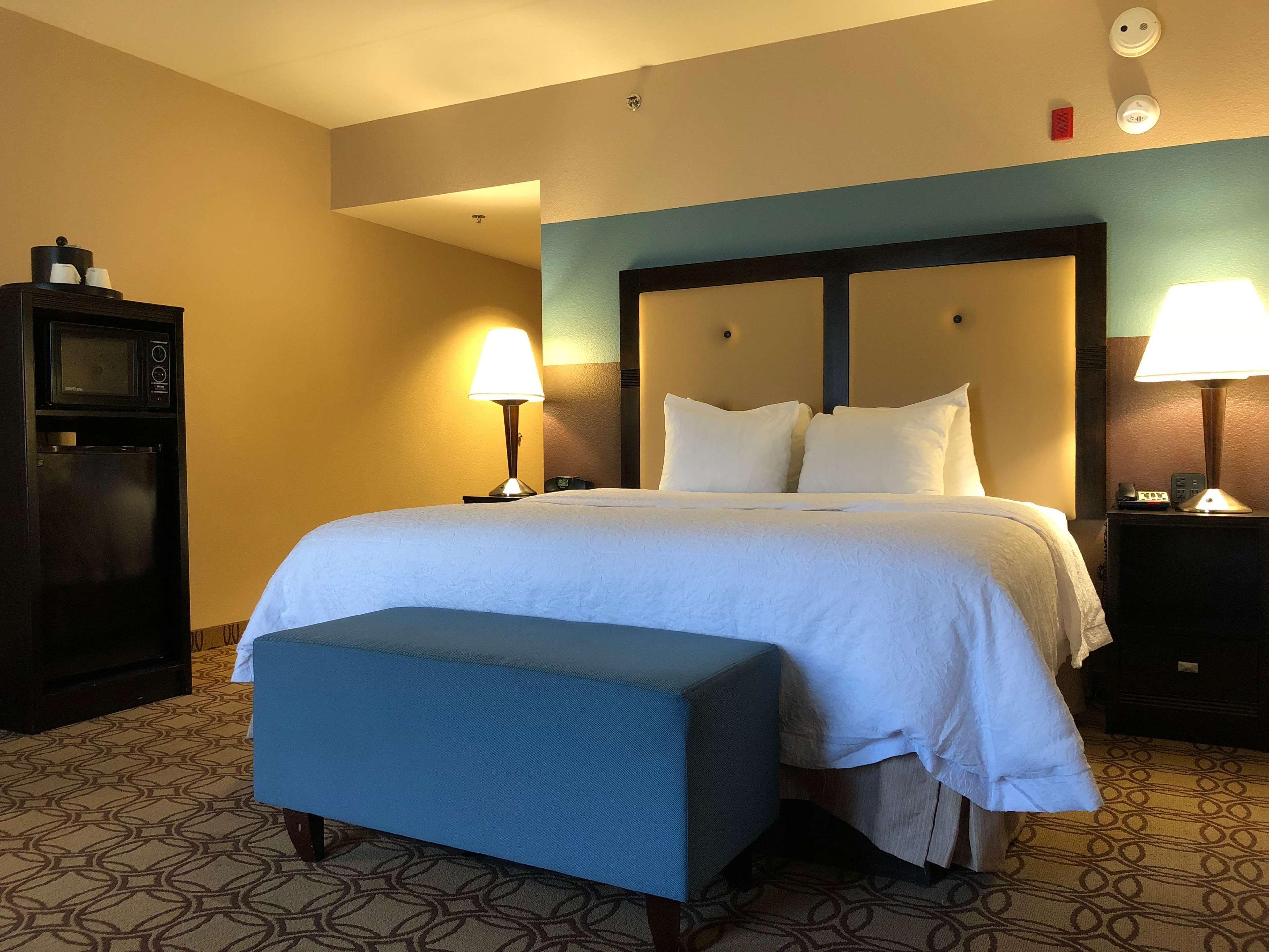 Hampton Inn & Suites Charlotte-Airport Bagian luar foto