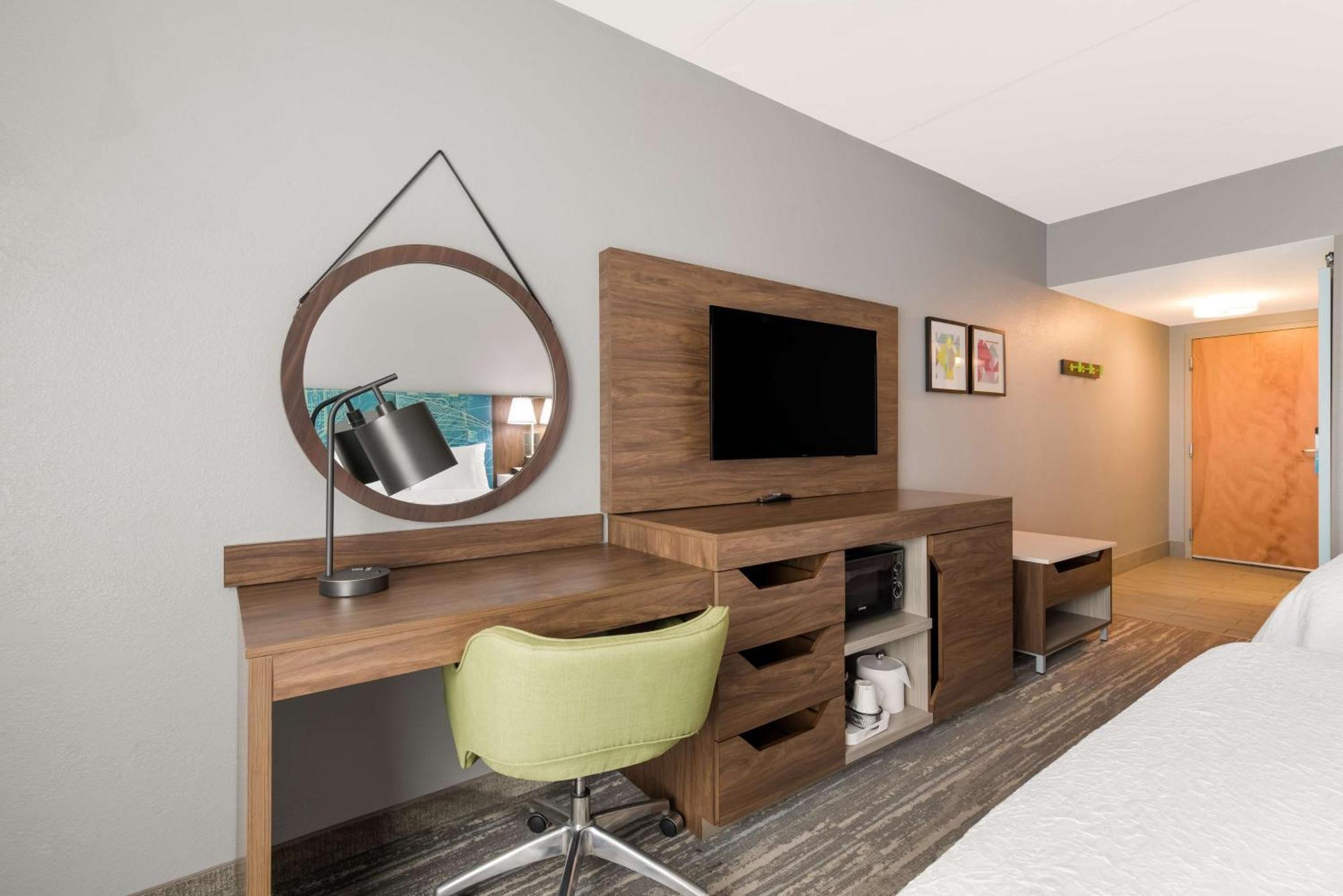 Hampton Inn & Suites Charlotte-Airport Bagian luar foto