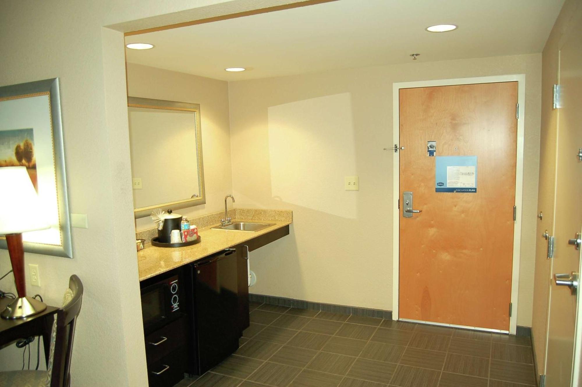 Hampton Inn & Suites Charlotte-Airport Bagian luar foto