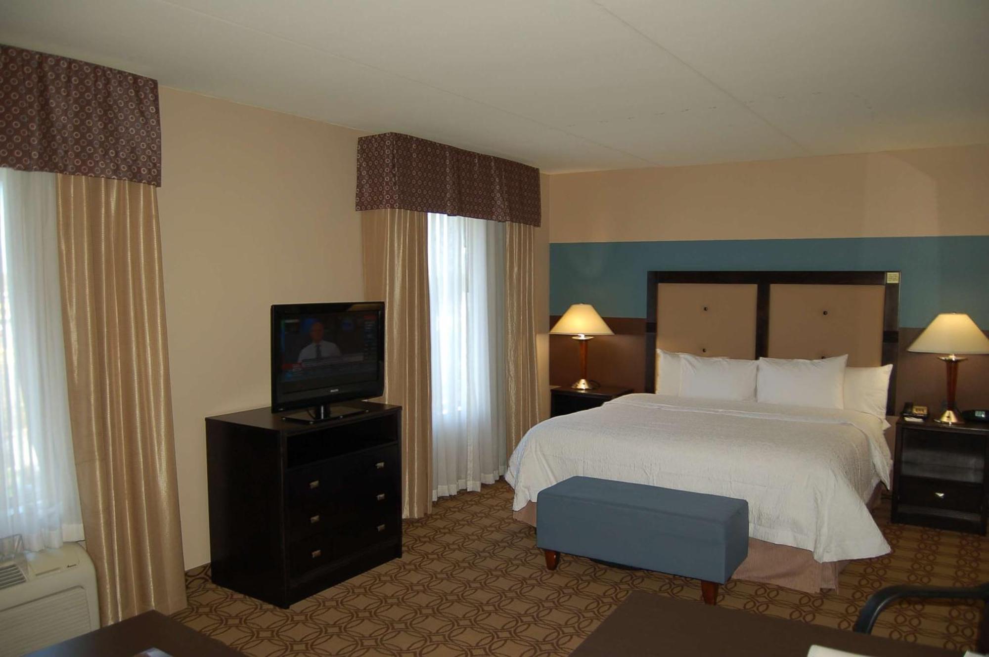 Hampton Inn & Suites Charlotte-Airport Bagian luar foto