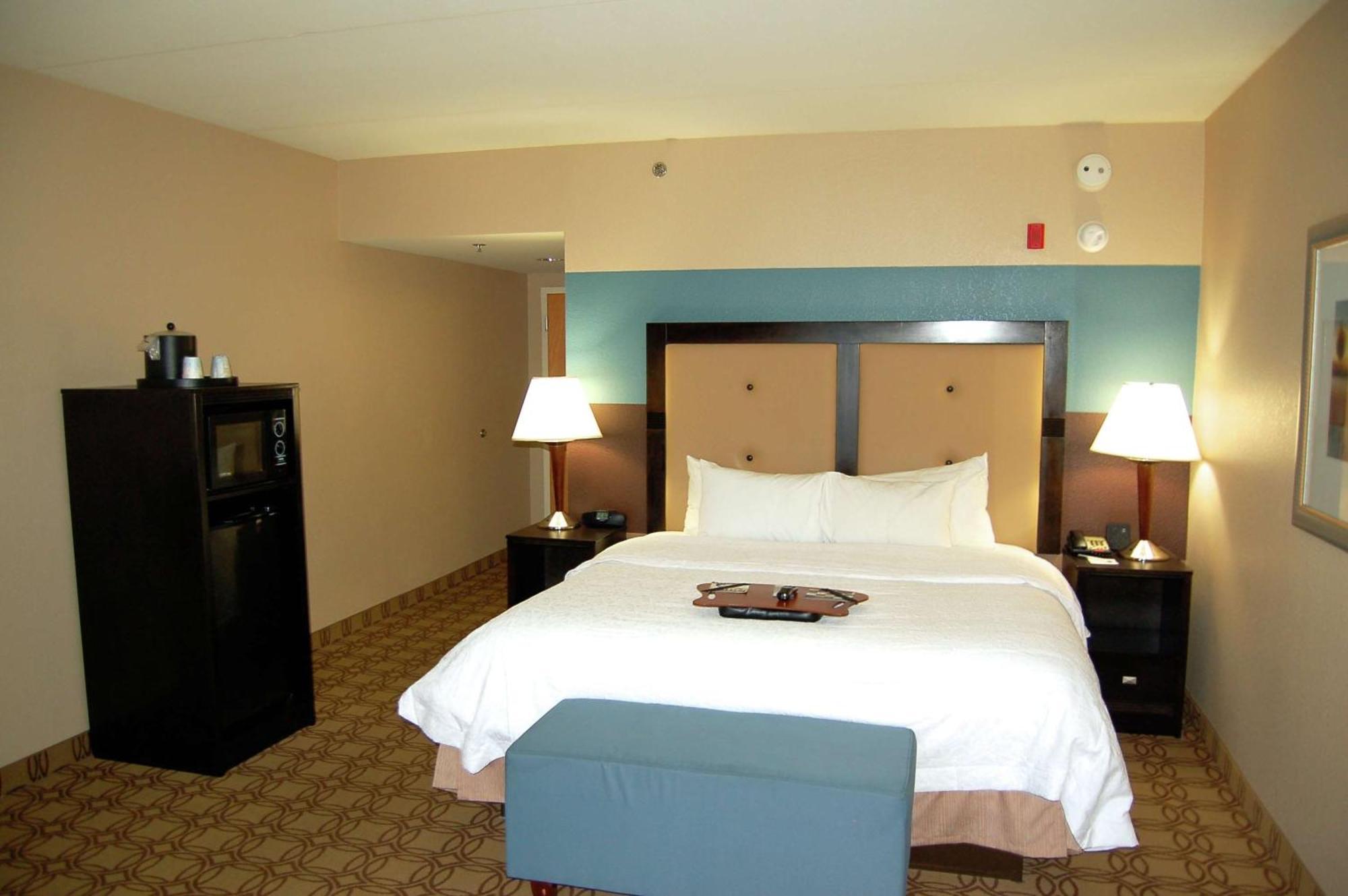 Hampton Inn & Suites Charlotte-Airport Bagian luar foto