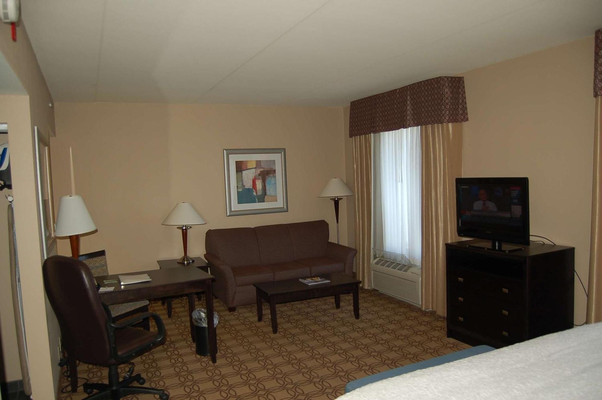 Hampton Inn & Suites Charlotte-Airport Bagian luar foto