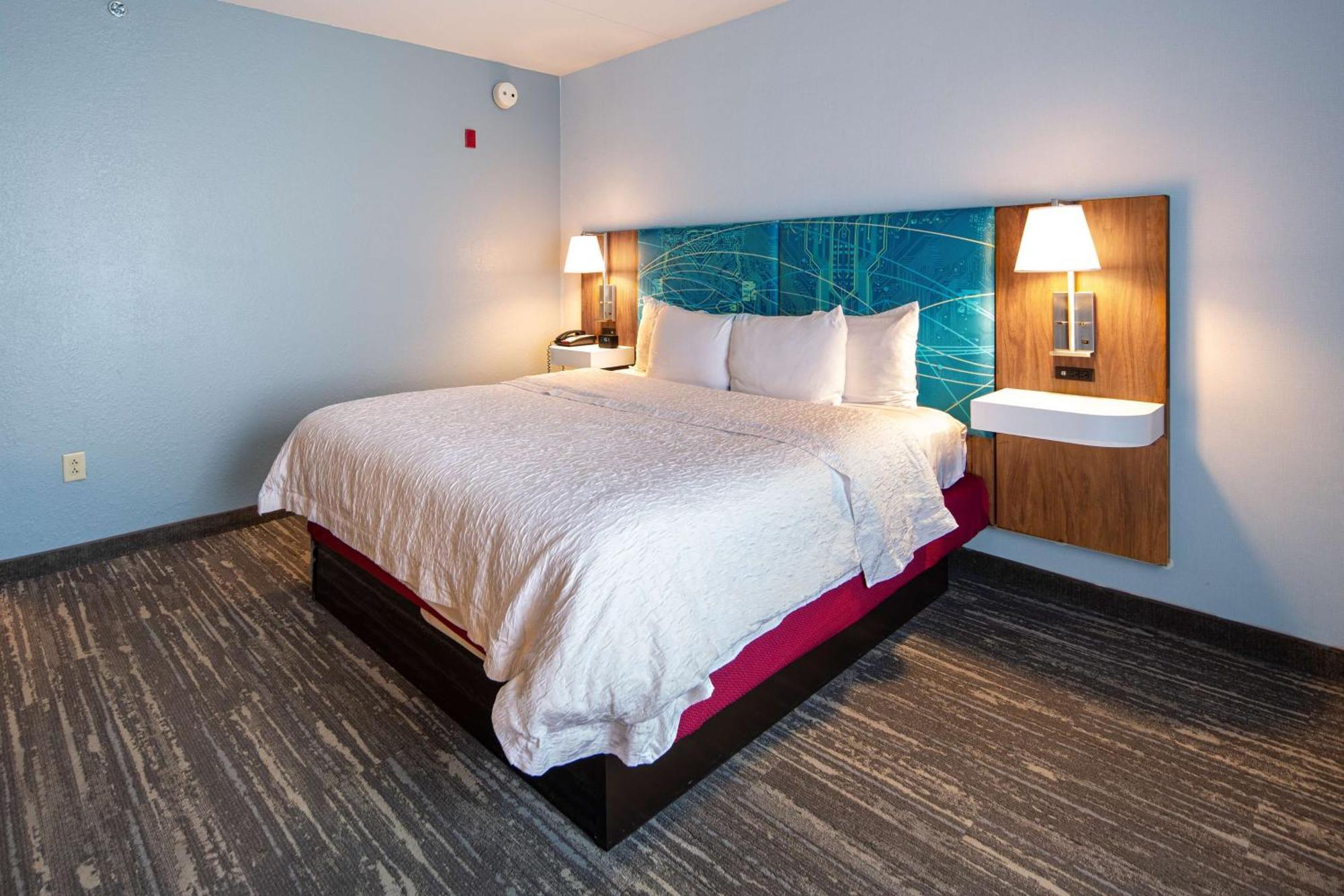 Hampton Inn & Suites Charlotte-Airport Bagian luar foto