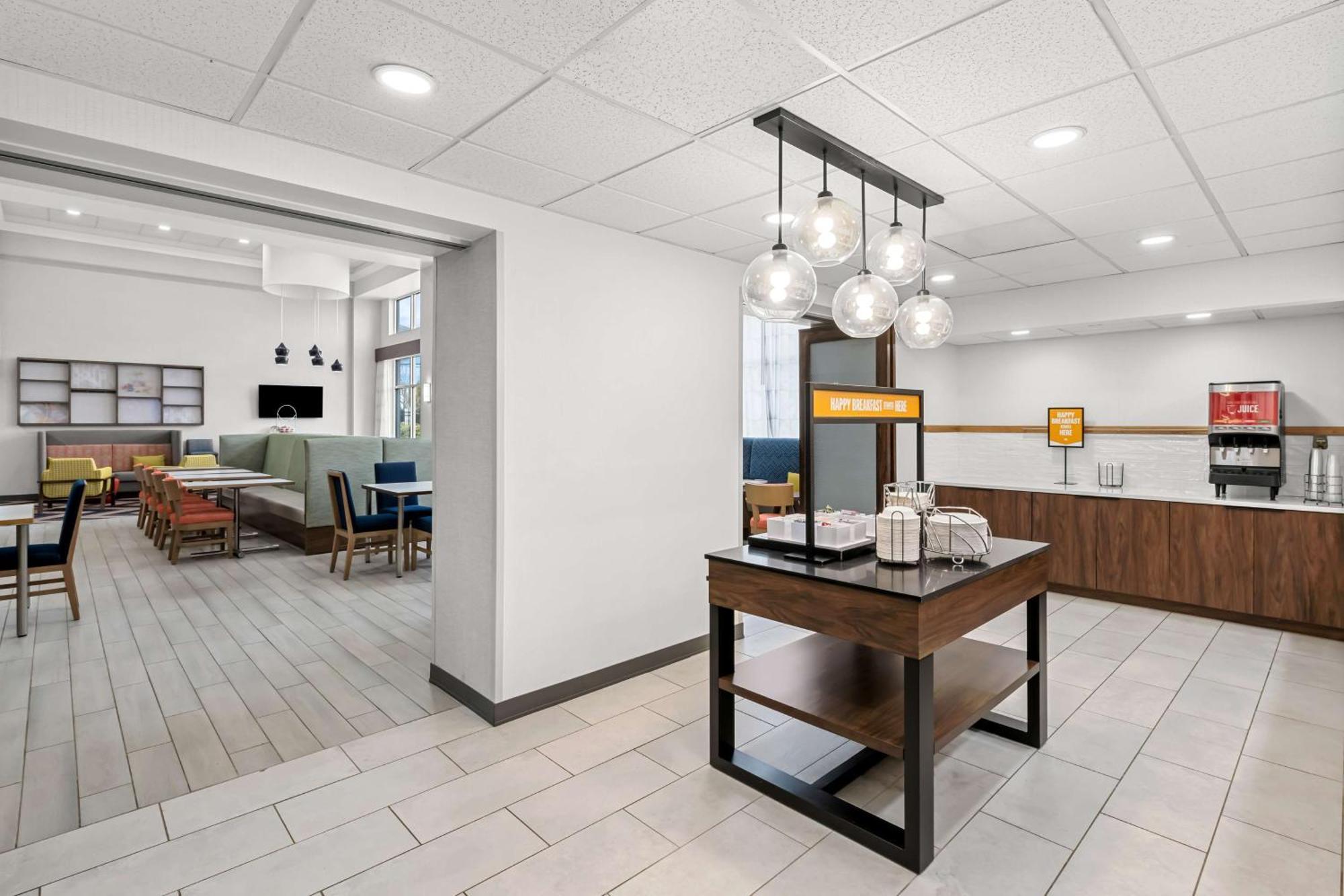 Hampton Inn & Suites Charlotte-Airport Bagian luar foto