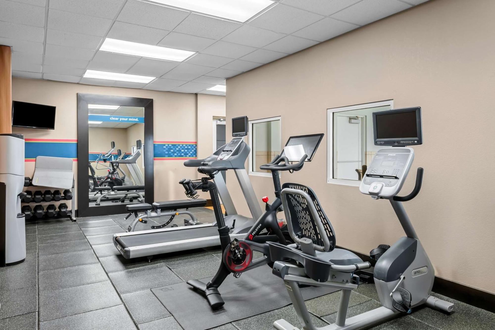 Hampton Inn & Suites Charlotte-Airport Bagian luar foto