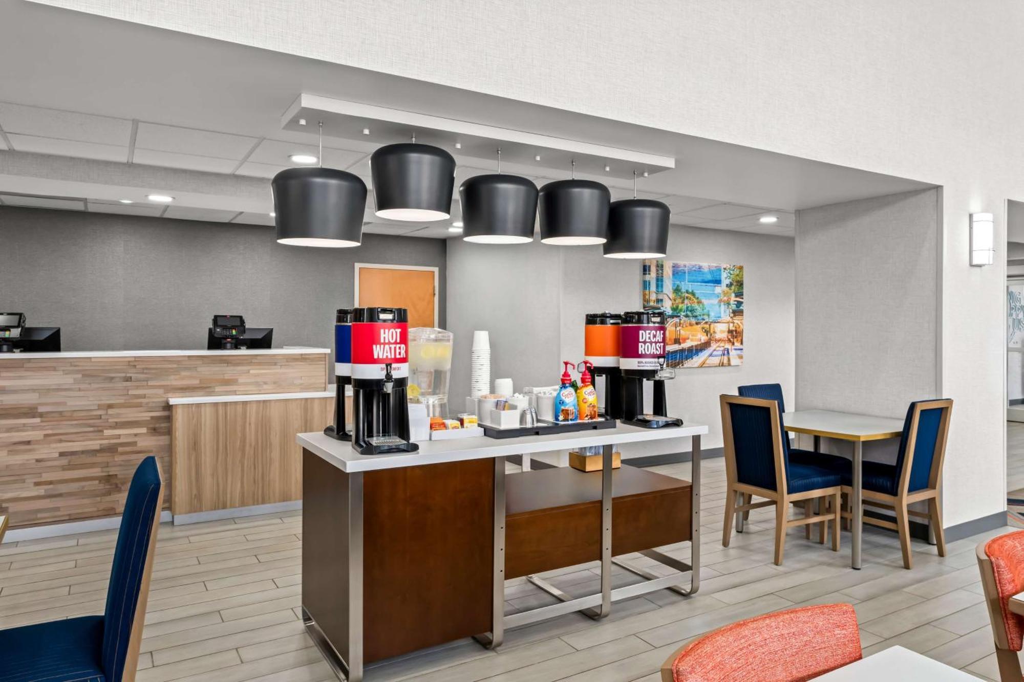 Hampton Inn & Suites Charlotte-Airport Bagian luar foto