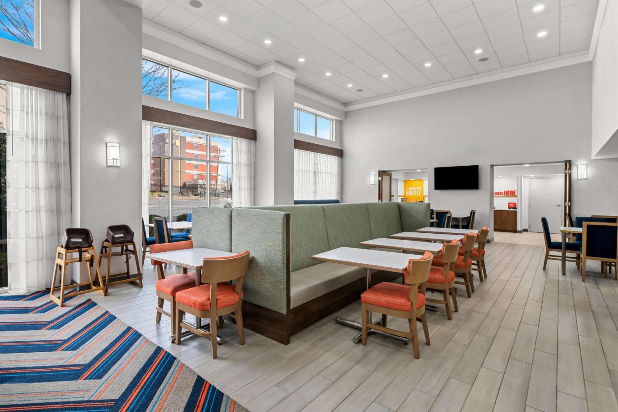 Hampton Inn & Suites Charlotte-Airport Bagian luar foto