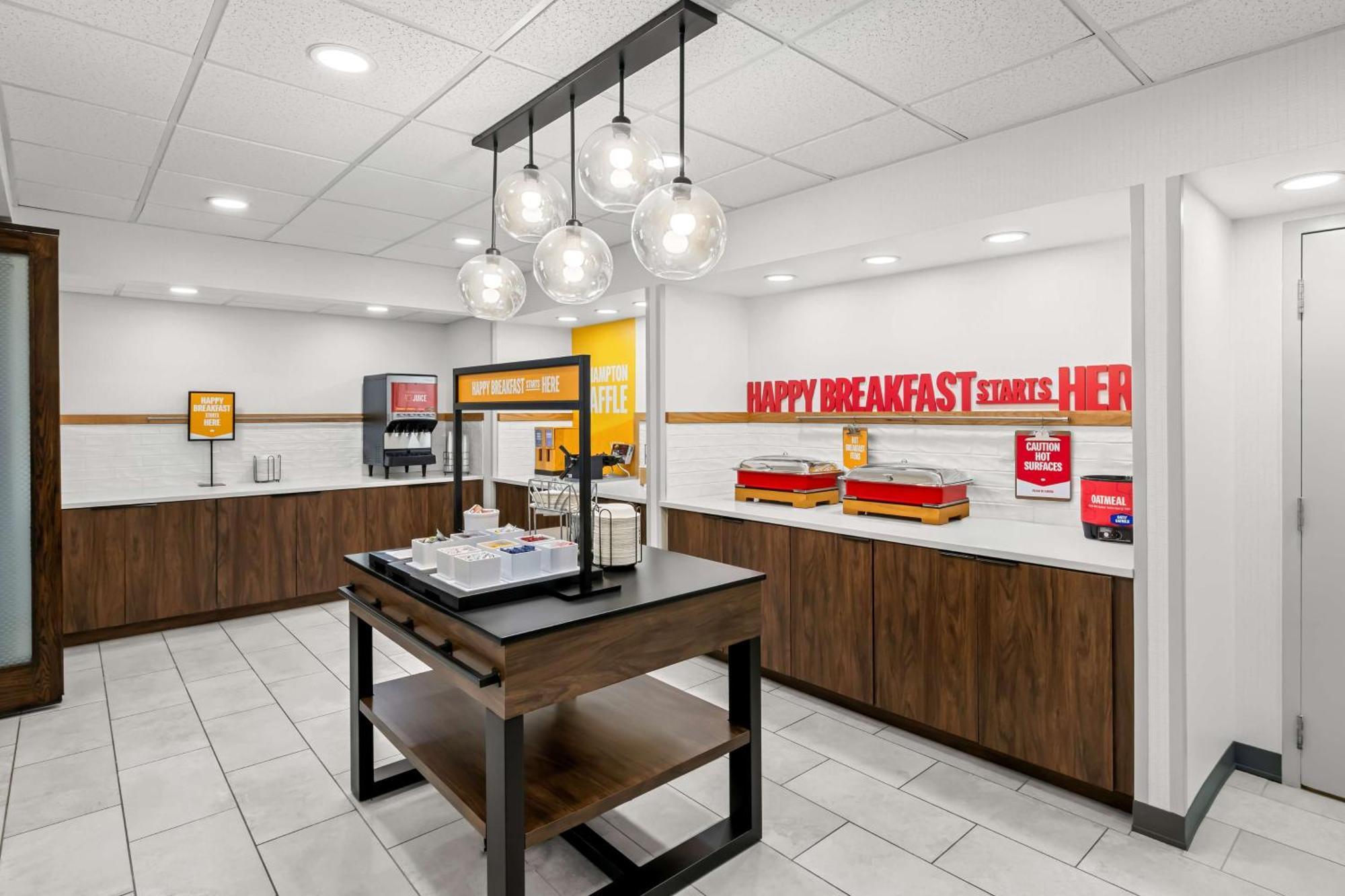 Hampton Inn & Suites Charlotte-Airport Bagian luar foto