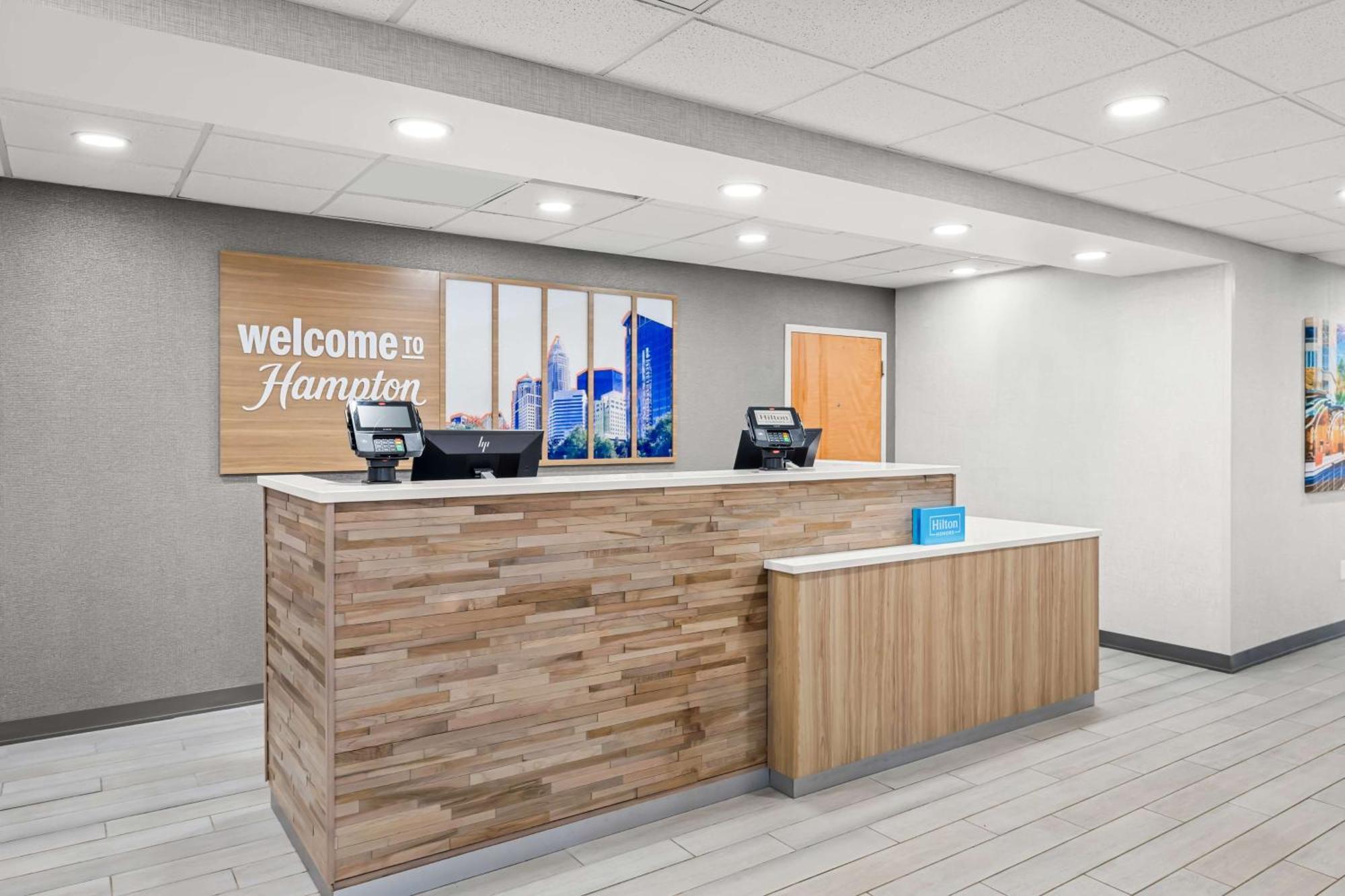 Hampton Inn & Suites Charlotte-Airport Bagian luar foto