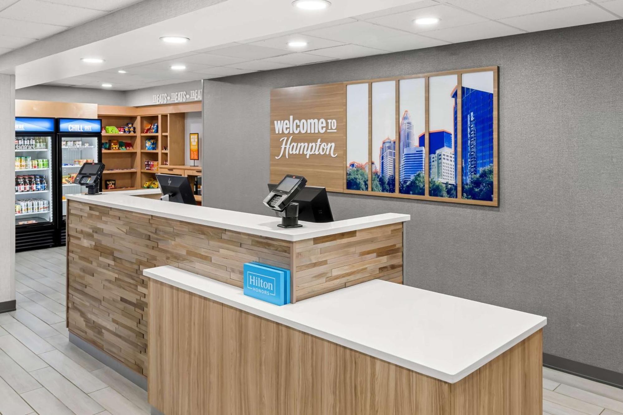 Hampton Inn & Suites Charlotte-Airport Bagian luar foto
