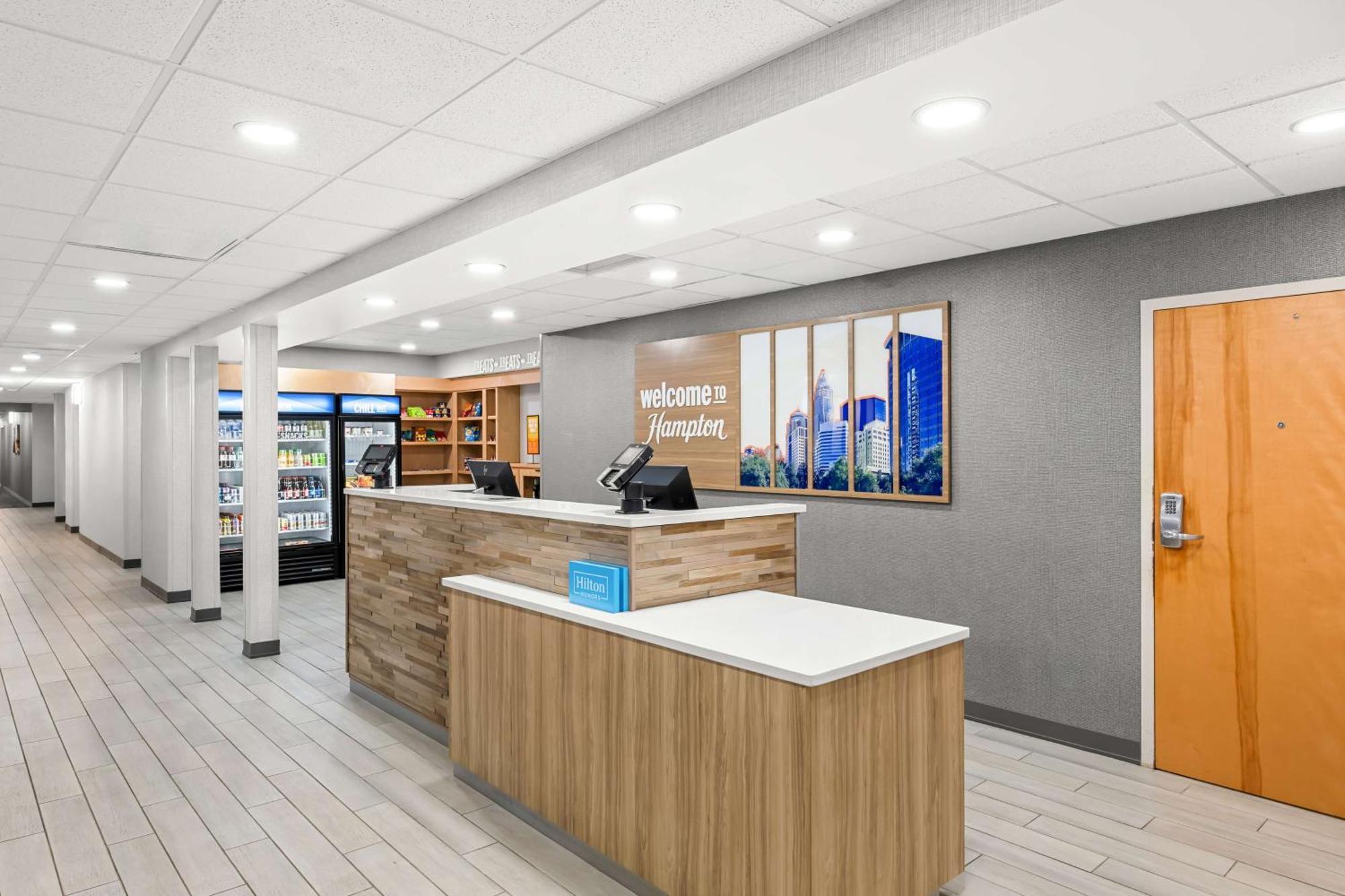 Hampton Inn & Suites Charlotte-Airport Bagian luar foto