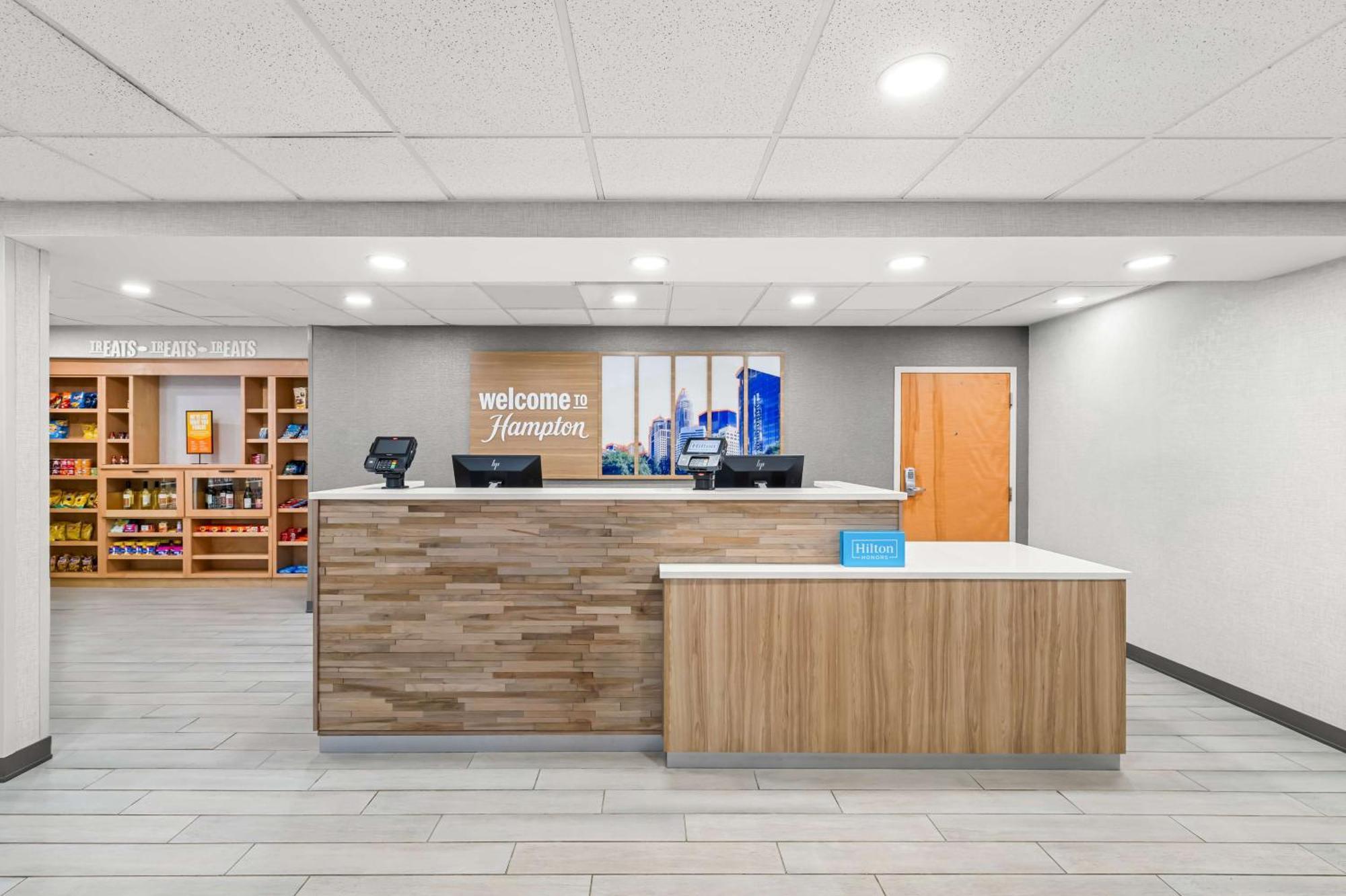 Hampton Inn & Suites Charlotte-Airport Bagian luar foto