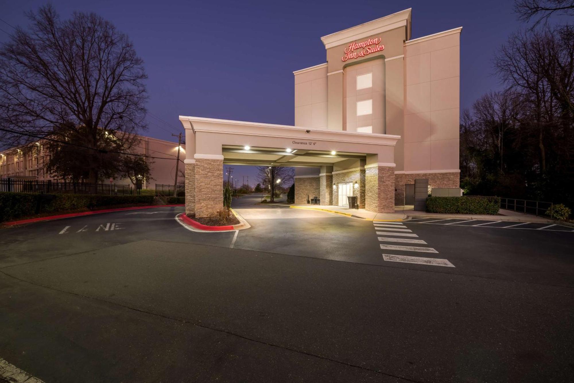 Hampton Inn & Suites Charlotte-Airport Bagian luar foto